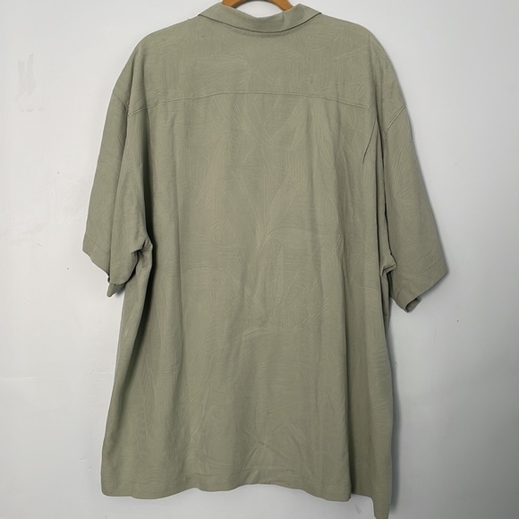 Tommy Bahama Short Sleeve button down Silk - Picture 8 of 8